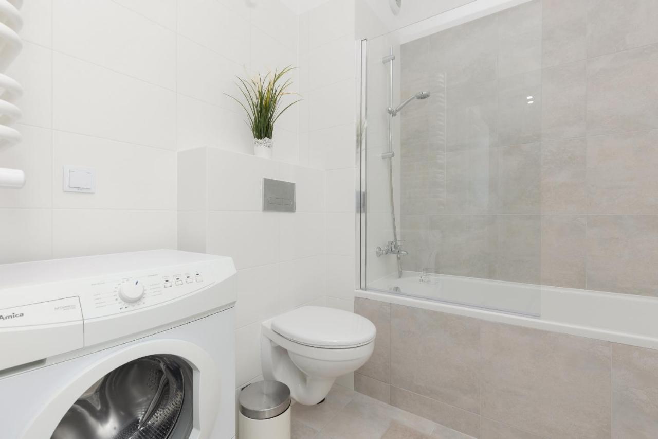 Stacja Wola Apartments With Parking By Noclegi Renters Warszawa Zewnętrze zdjęcie